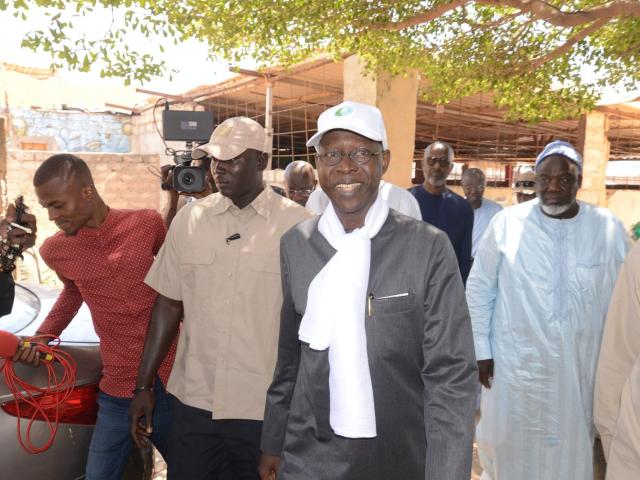 Mahammed Boun Abdallah Dionne rencontre des représentants de la Coalition nationale pour une pêche durable (Conaped), le 12 février 2024, dans le cadre de la campagne pour l'élection présidentielle de 2024 au Sénégal.