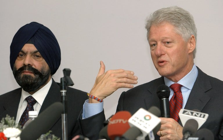 Former US president Bill Clinton with the then head of Ranbaxy Laboratories during his visit to the Indian pharmaceutical company in November 2003. Photo: AFP/Prakash SINGH