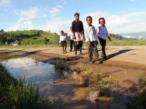 Children walking to schools in Lusikisiki, Eastern Cape. Photo: Department of Communications
