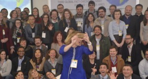 Photo de famille des participants au 3e Sommet mondial du fact-checking organisé cette année à Buenos Aires. Photo Poynter.