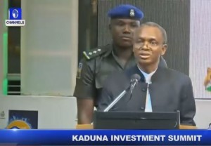 Le gouverneur Nasir El-rufai s’exprimant lors du sommet de Kaduna sur l’’économie et l’investissement en avril 2016.