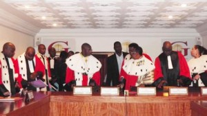 Les membres de la Cour constitutionnelle, une des plus hautes juridictions du Mali. Photo AFP 