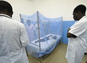 L'utilisation des moustiquaires imprégnées a contribué à faire baisser le nombre de paludéens. Ici, des malades à l'hôpital Port-Bouet à Abidjan,en avril 2015. Photo AFP