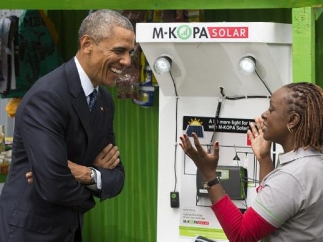 US President Barack Obama talks with June Muli from M-Kopa about solar power during the Power Africa Innovation Fair in Nairobi, an initiative to increase the number of people with access to power in sub-Saharan Africa, in July 2015. Photo: SAUL LOEB
