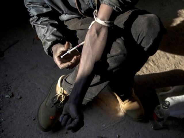 An addict injects himself with a drug cocktail known in South Africa as nyaope in an abandoned building in Simunye township on the outskirts of Johannesburg. Photo: AFP/MUJAHID SAFODIEN