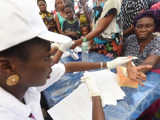 A health official tests a woman for malaria in a district of Lagos in April 2016. Photo: AFP/PIUS UTOMI EKPEI