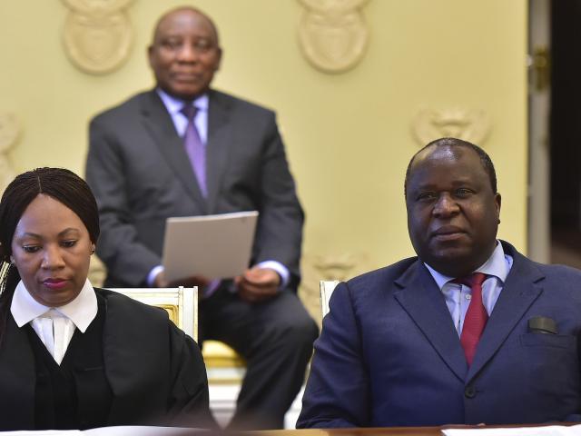 Tito Mboweni being sworn in as minister of finance in October 2018 while President Cyril Ramaphosa looks on. Photo: GCIS