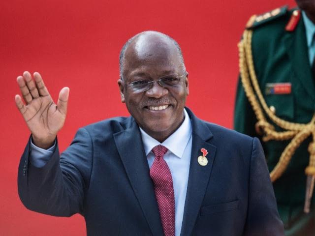 Tanzanian President John Pombe Magufuli arrives at the Loftus Versfeld Stadium in Pretoria, South Africa, for the inauguration of South African President Cyril Ramaphosa on May 25, 2019. (Photo: MICHELE SPATARI / AFP)