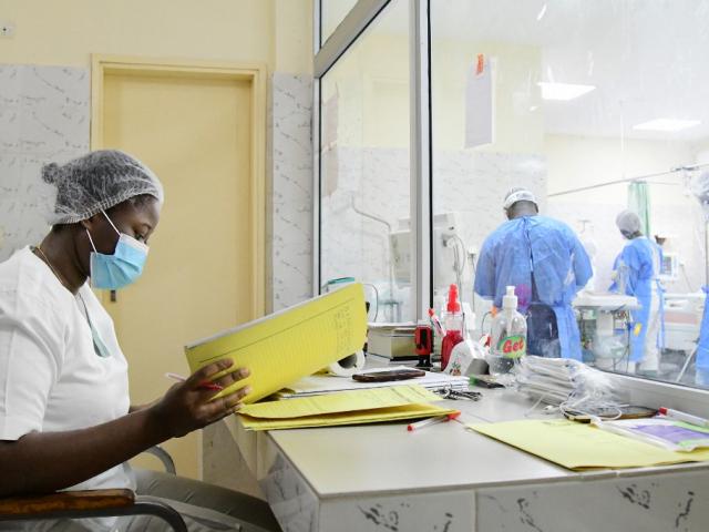 Des agents de santé de l'hôpital Idrissa Pouye de Grand Yoff, le 28 juillet 2021. SEYLLOU / AFP