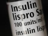 Un flacon vide d'Insulin lispro de la multinationale pharmaceutique française Sanofi photographié à Londres, le 21 février 2019. DANIEL SORABJI / AFP